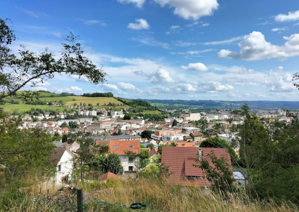 Rocher des pendus - Idéal pour un pique-nique à Aurillac - Morin Fromager